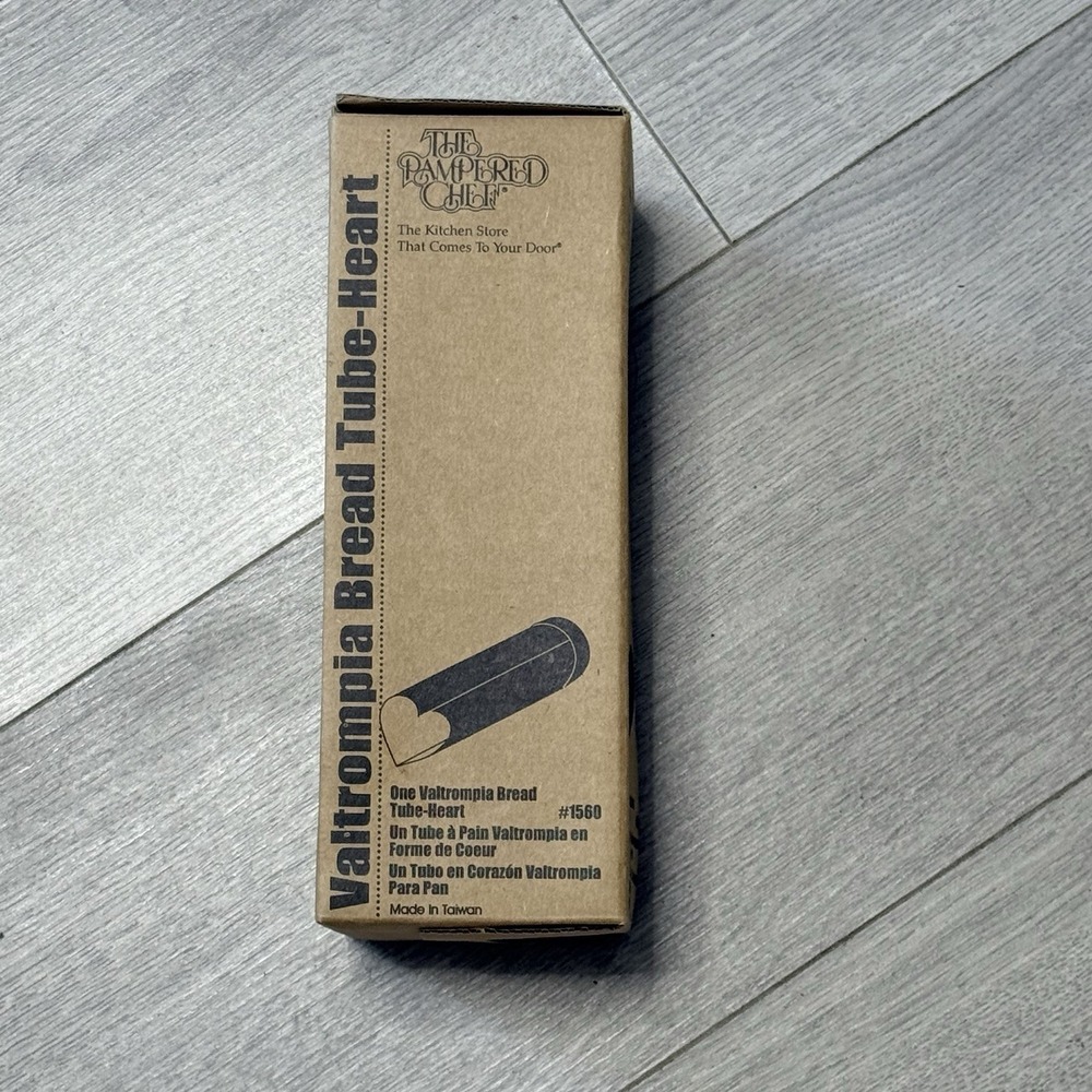 The Pampered Chef Valtrompia Bread Tube Heart Shaped. #1560, New in Box